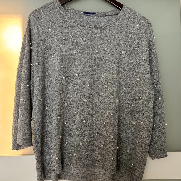 Lightweight oversized top with pearl details - Picture 1 of 1